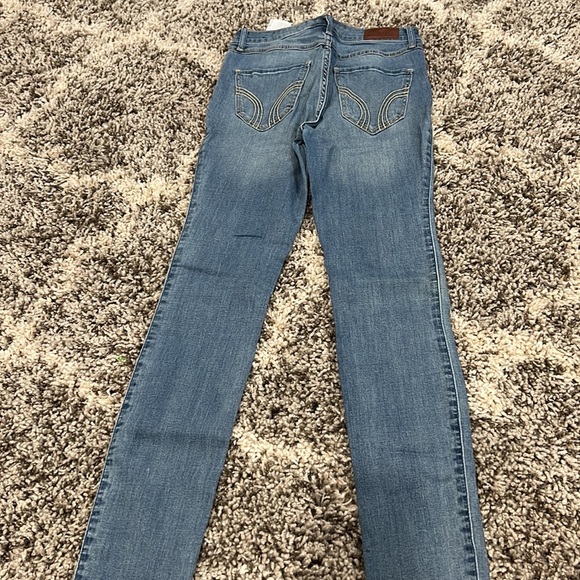 hollister high rise super skinny jeans. never worn - Picture 2 of 3